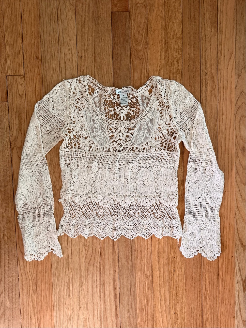NWOT Boho Crochet Lace Long-Sleeve Top